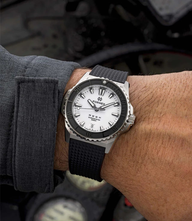 Formex_Reef_39.5mm_Automatic_COSC_300M_-_White_dial_on_black_rubber_strap_-_wrist_shot_on_7.25_inch_wrist__53860