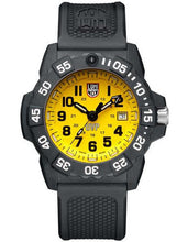 Luminox Scott Cassell UVP Special Edition with Dive Mask Storage Box Yellow