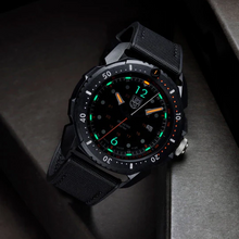 LUMINOX 腕時計 スイスメイド ブラック ICE-SAR XL.1052 LUMINOX 腕時計 スイスメイド ブラック ICE-SAR XL.1052